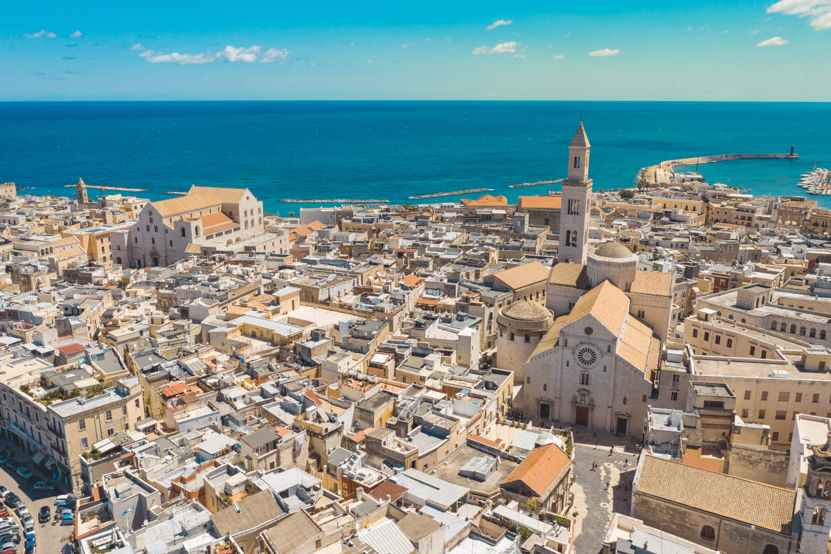 Bari capitale del turismo: boom di prenotazioni per Capodanno